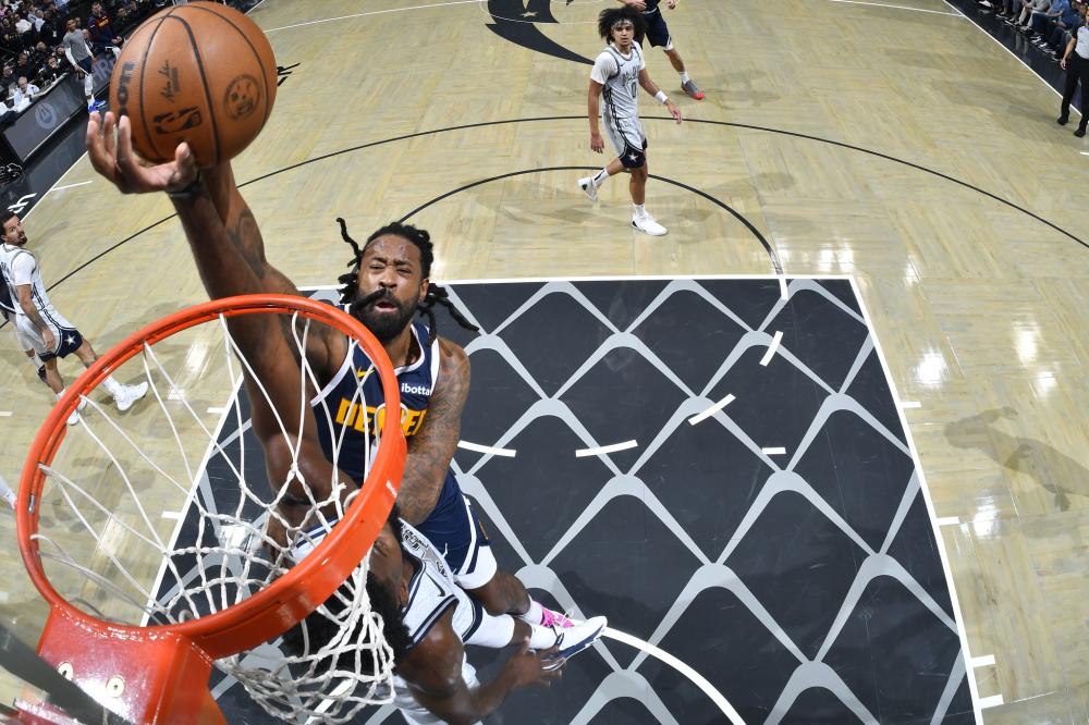 交媒体上发 交媒体上发