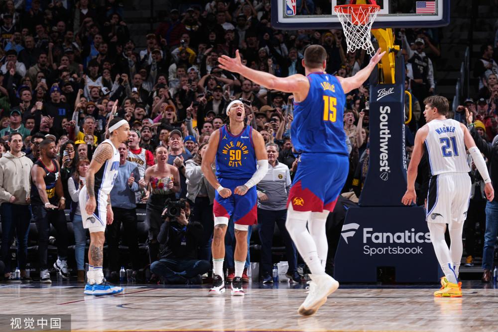 她不仅多次 她不仅多次